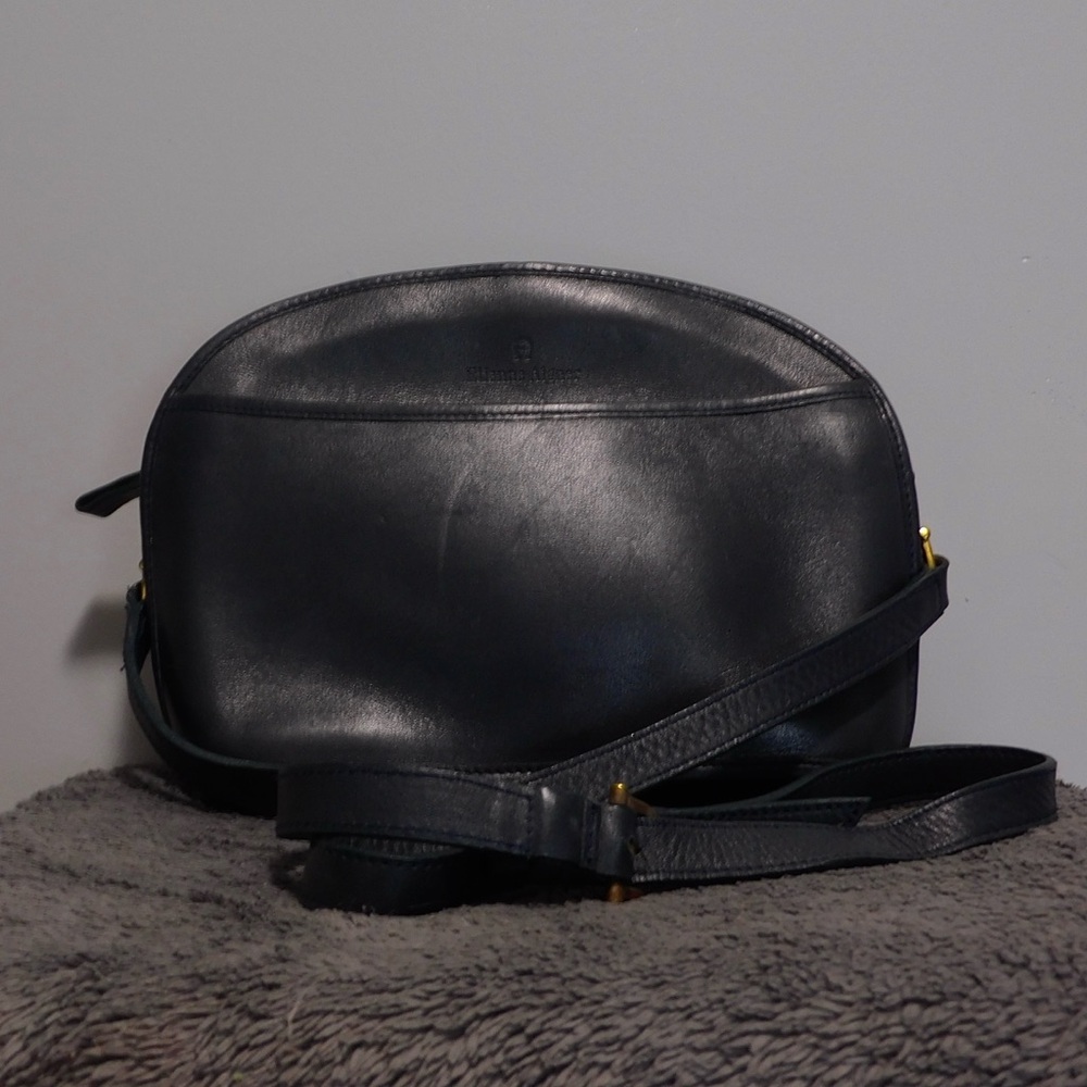 VINTAGE Etienne Aigner black leather crossbody